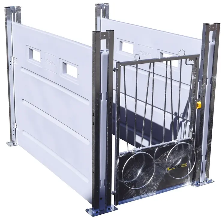 <em class="placeholder">Cases à veaux Hygiène Pro à cloisons en polyéthylène rotomoulé de Cosnet </em>
