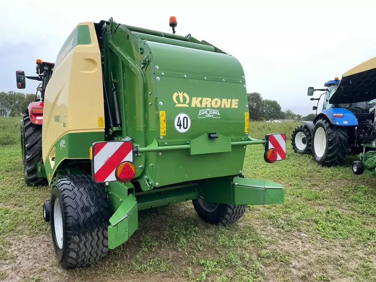 Presse à balles rondes Varipack Krone reteneur de balles à Innov-Agri 2024