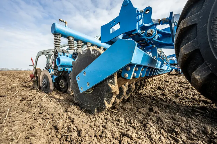 <em class="placeholder">Semoir en lignes Lemken Solitair ST</em>