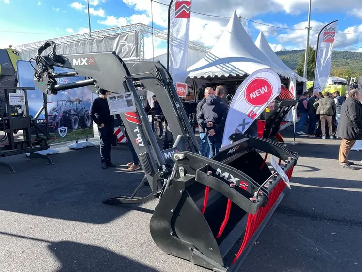 <em class="placeholder">Chargeur frontal MX T400evo au Sommet de l&#039;élevage 2024</em>