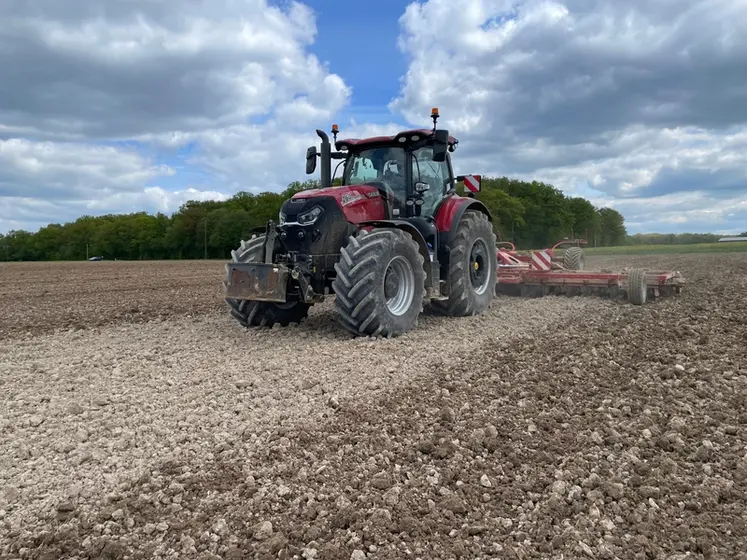 <em class="placeholder">Tracteur agricole standard Case IH Puma CVX</em>