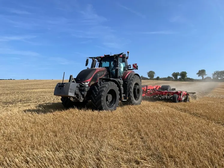 <em class="placeholder">Tracteur agricole standard Valtra S416</em>
