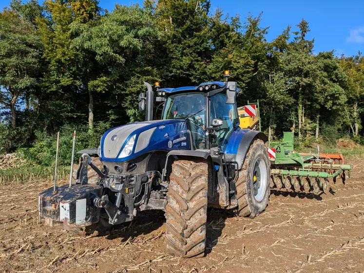 <em class="placeholder">Tracteur New Holland T7.275 HD de Gilles Heluard, agriculteur à Ploërmel dans le Morbihan</em>