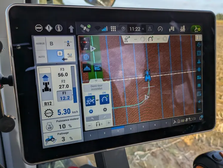 <em class="placeholder">Console Yrimble dans la cabine du tracteur New Holland T7.275 HD de Gilles Heluard, agriculteur à Ploërmel dans le Morbihan</em>