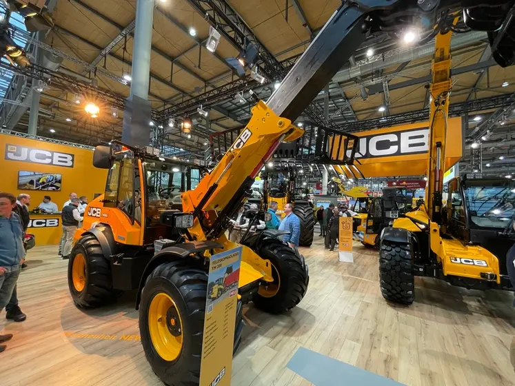 <em class="placeholder">Chargeuse articulée télescopique TM280S au salon Eurotier</em>