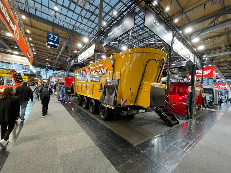 <em class="placeholder">Mélangeuse à quatre vis Peecon au salon Eurotier</em>