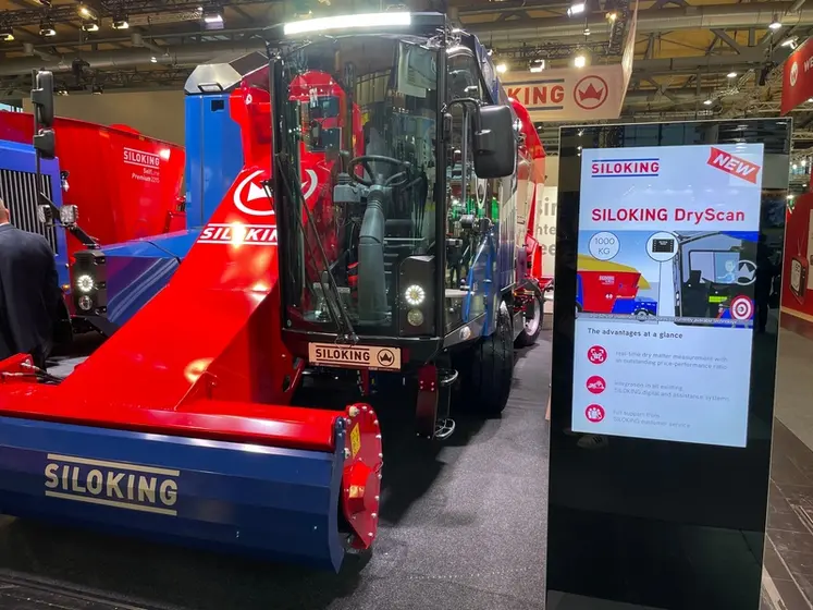<em class="placeholder">Mélangeuse automotrice Siloking au salon Eurotier</em>