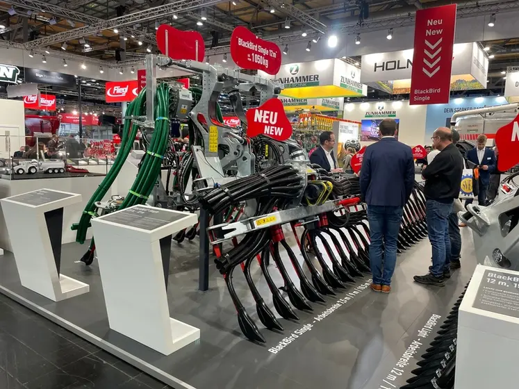 <em class="placeholder">Rampe Blackbirf Single de Volgesang au salon Eurotier</em>