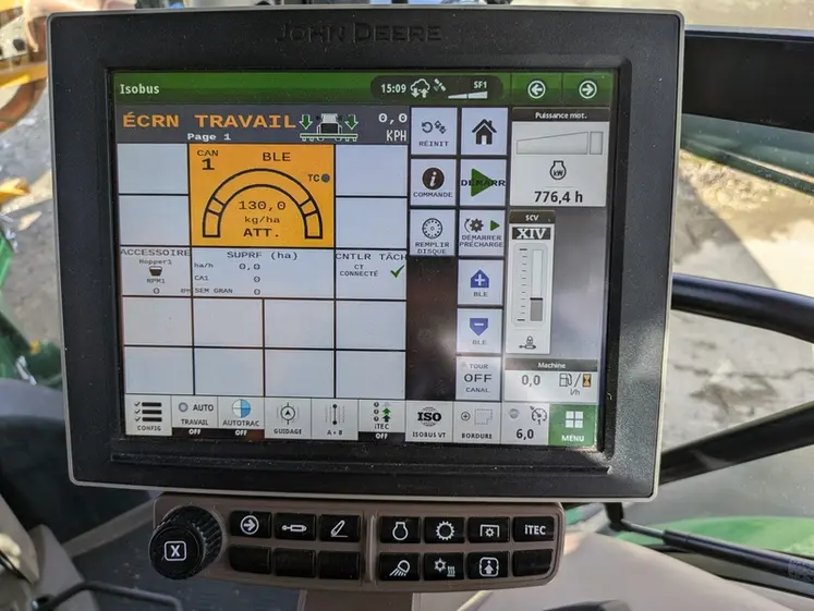 <em class="placeholder">Terminal Isobus du tracteur John Deere 6R 195</em>