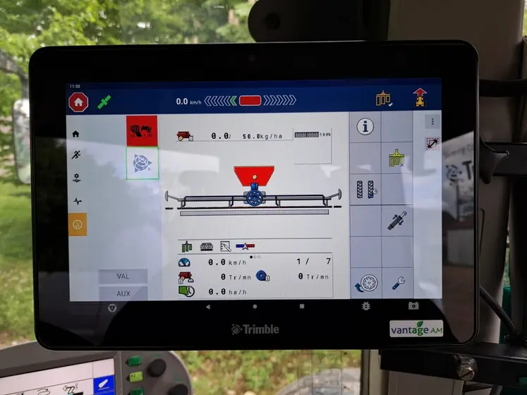 <em class="placeholder">Console Isobus adaptable pour piloter le semoir.</em>