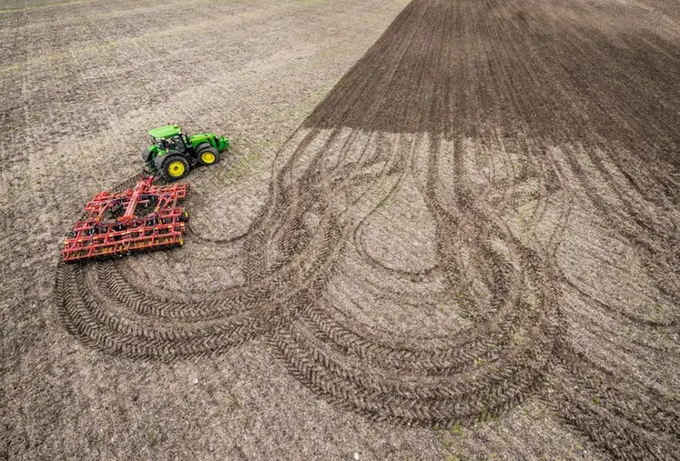 <em class="placeholder">Demi-tours automatiques avec tracteur John Deere</em>