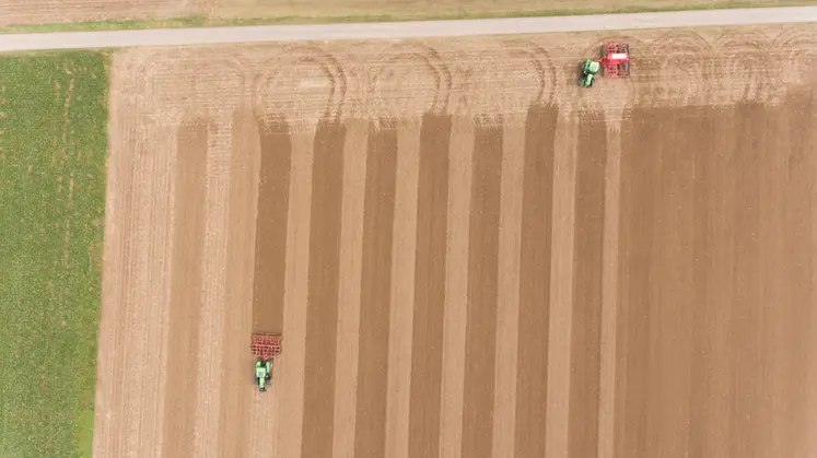 <em class="placeholder">Demi-tours automatiques avec tracteur Deutz-Fahr</em>