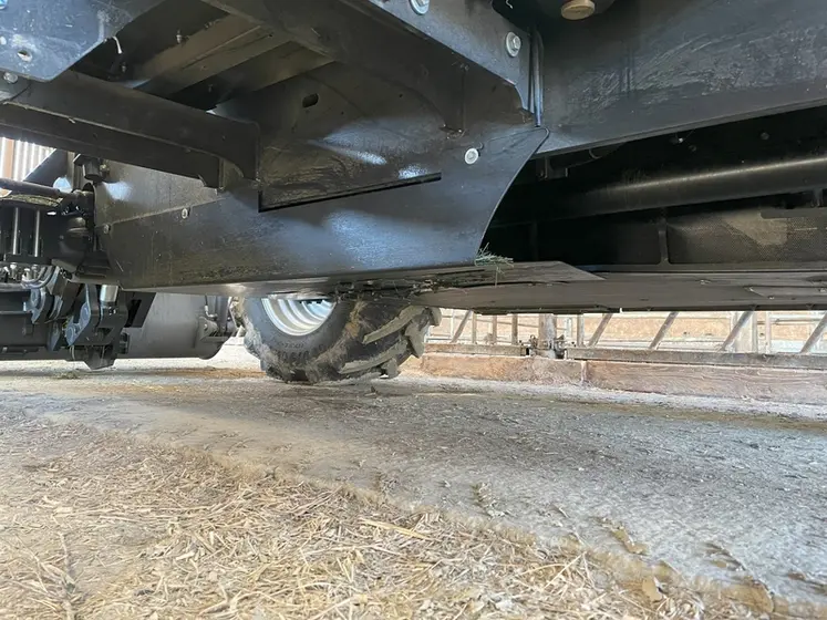 <em class="placeholder">Tôle de protection de l&#039;arbre de transmission du chargeur télescopique Case IH Farmlift 742</em>