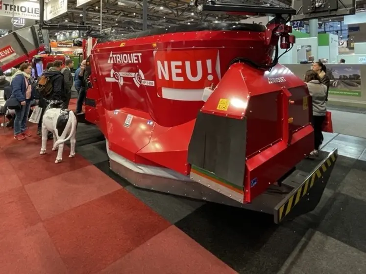 Robot d'alimentation Trioliet à deux vis verticales au Salon Eurotier 2024