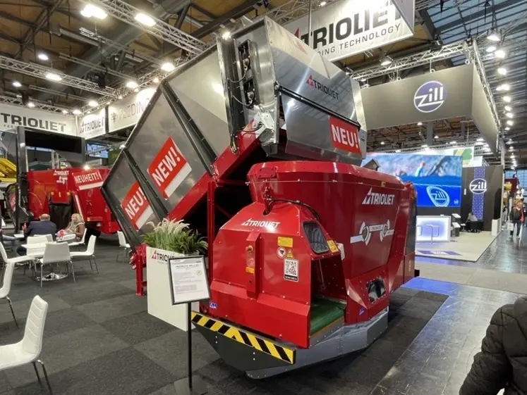 Robot d'alimentation Trioliet à deux vis verticales au Salon Eurotier 2024