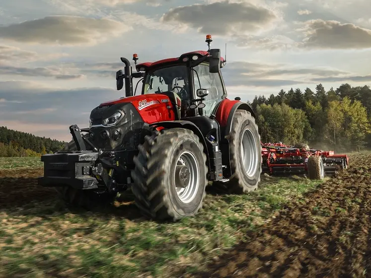 <em class="placeholder">Tracteur Case IH Puma 240 PowerDrive au champ avec un outil de déchaumage</em>