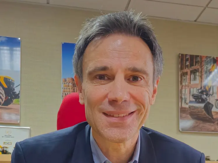 Photo Portrait de Renaud Dehillotte, directeur dénéral de JCB France.