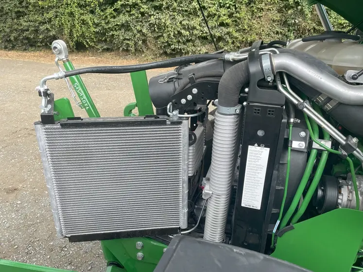 <em class="placeholder">Condenseur de climatisation coulissant de tracteur John Deere 5M</em>