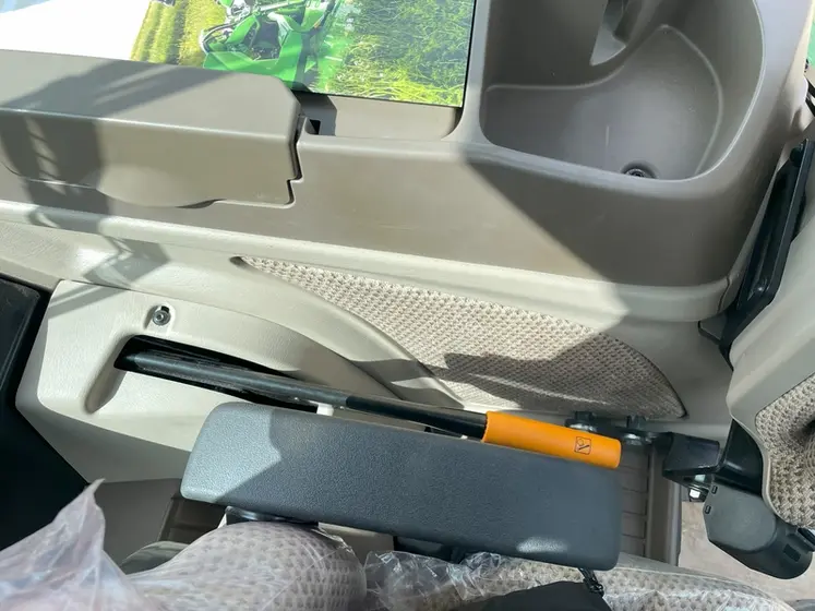 <em class="placeholder">Frein de secours de tracteur John Deere 5M</em>