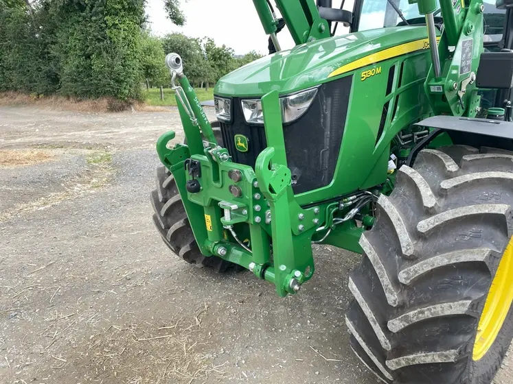 <em class="placeholder">Relevage avant de tracteur John Deere 5M</em>