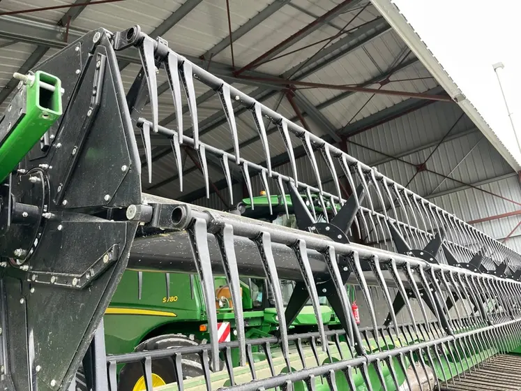 <em class="placeholder">Rabatteurs de coupe flexible Draper John Deere </em>
