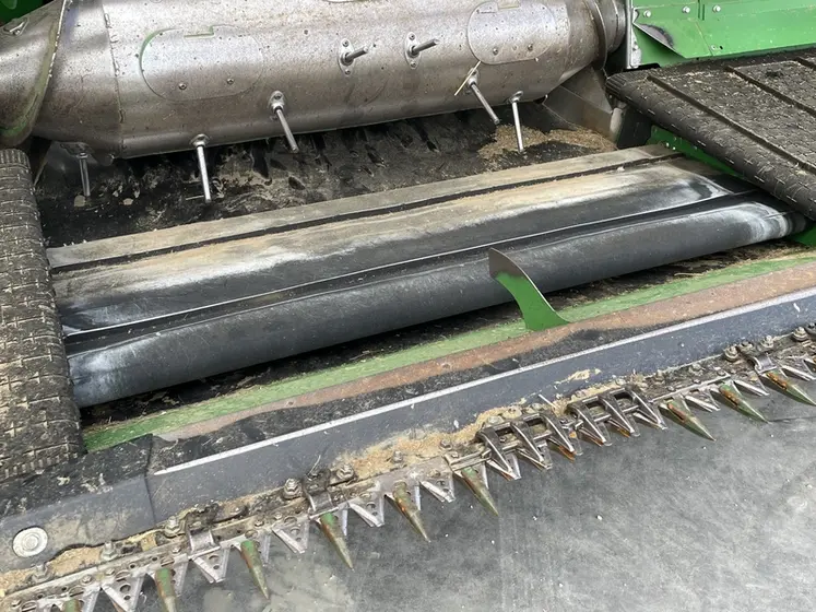<em class="placeholder">Tapis central de coupe flexible Draper John Deere</em>