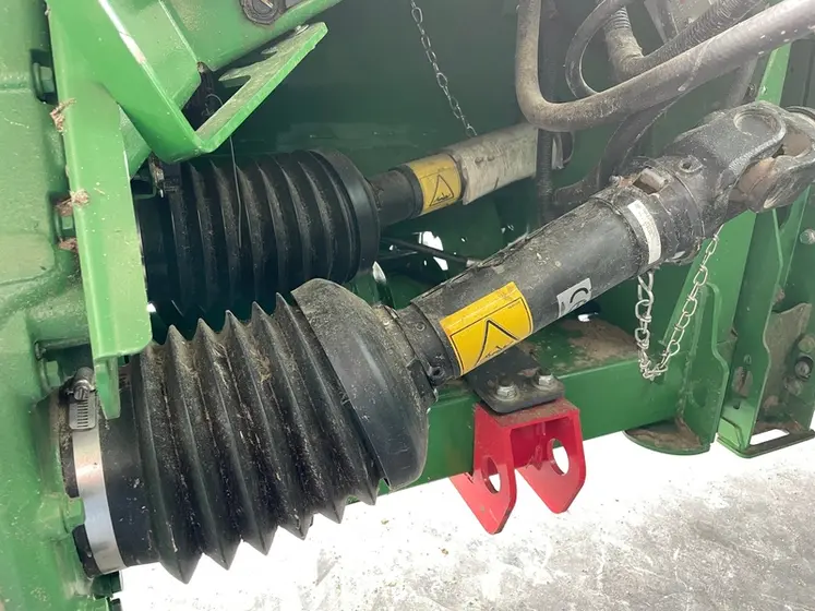 <em class="placeholder">Cardan d&#039;entraînement de coupe flexible Draper John Deere</em>