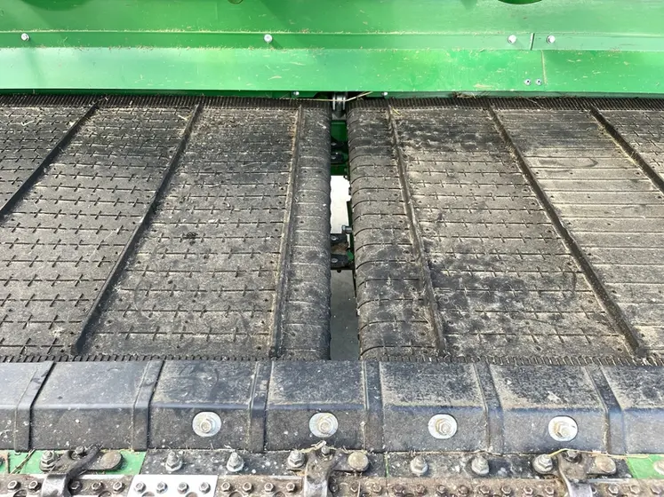 <em class="placeholder">Tapis de la coupe flexible Draper John Deere</em>