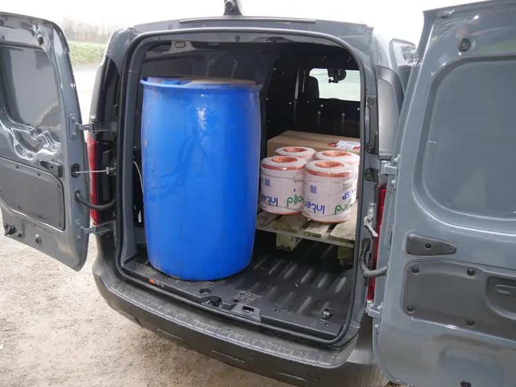 <em class="placeholder">Vue de l&#039;espace de chargement  d&#039;un Renault Express Van</em>