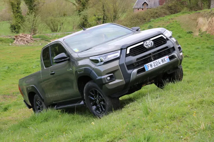 <em class="placeholder">Pick-up utilitaire Toyota Hilux à cabine approfondie</em>