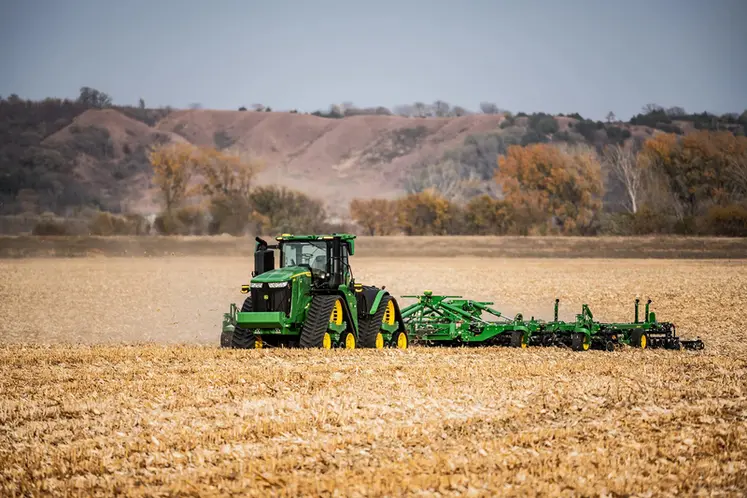 <em class="placeholder">Tracteur 9RX autonome John Deere</em>