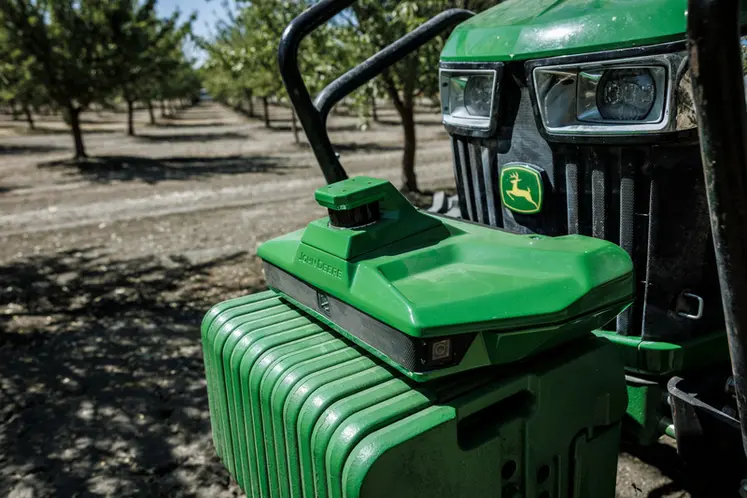 <em class="placeholder">Lidar sur tracteur autonome John Deere 5ML</em>