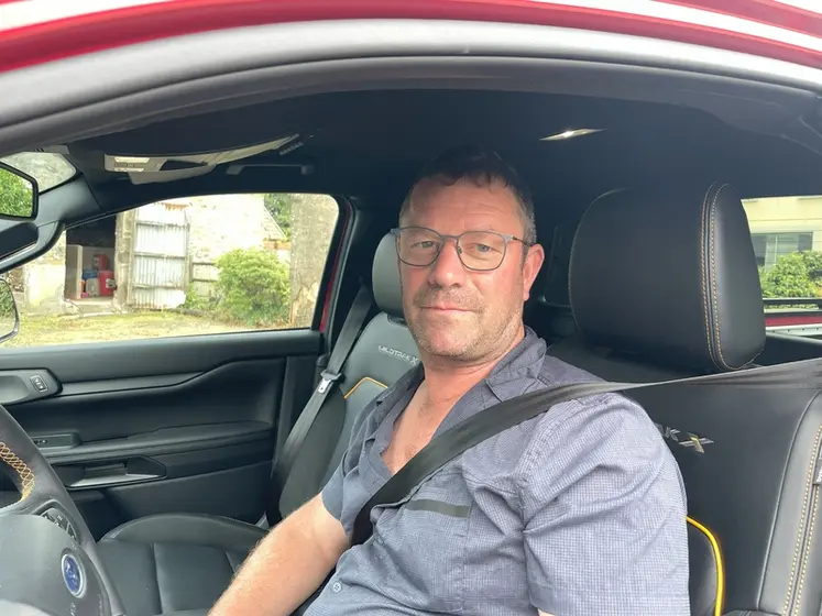 <em class="placeholder">David Lebrun, agriculteur dans la Manche, au volant du pick-up Ford Ranger Wildtrak X SuperCab</em>