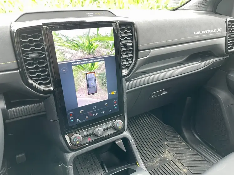 <em class="placeholder">Ecran de navigation du Ford Ranger Wildtrak X</em>
