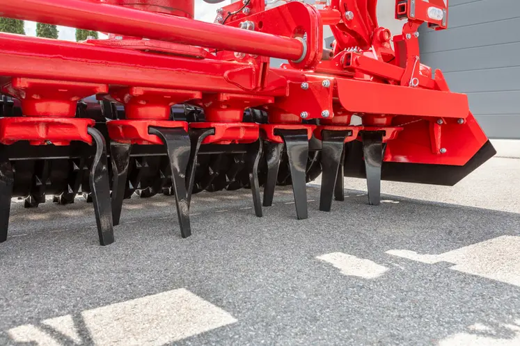 <em class="placeholder">Dents de la herse rotative Horsch Kredo HD.</em>