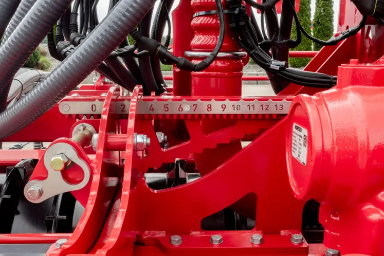 <em class="placeholder">Reglage lame nivellement herse rotative Horsch Kredo HD</em>