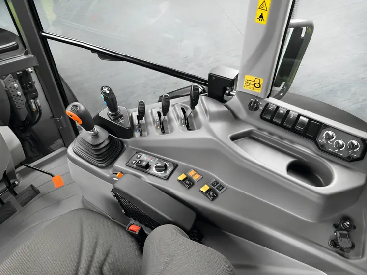 <em class="placeholder">Console de droite de tracteur Claas Axos série 3</em>