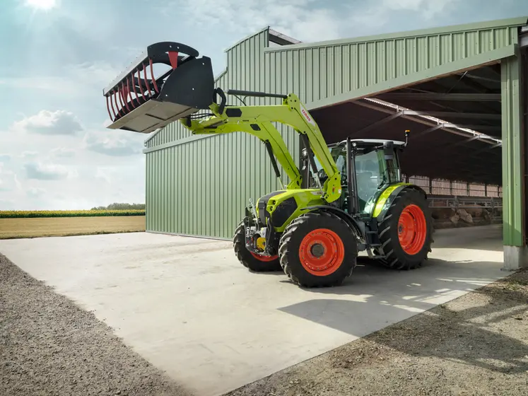 <em class="placeholder">Tracteur Claas Axos série 3 avec chargeur frontal Claas </em>