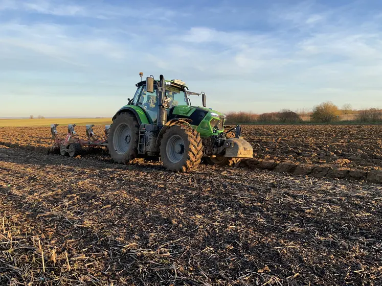 tracteur Deutz-Fahr 6180 TTV au labour