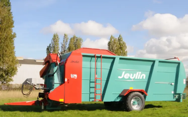 <em class="placeholder">Vue de profil de la pailleuse distributrice Jeulin Sirius 180.</em>