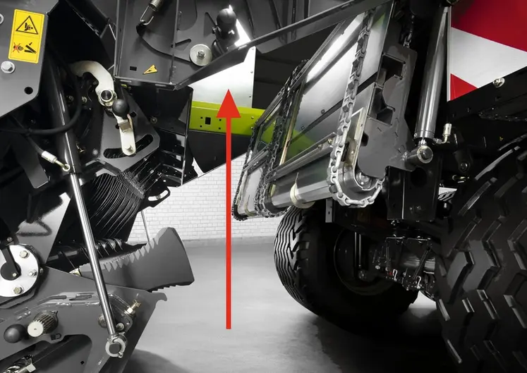 <em class="placeholder">Partie avant du fond mouvant abaissée sur remorque autochargeuse Fliegl</em>