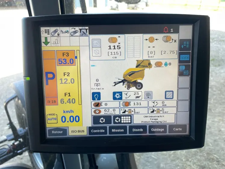 <em class="placeholder">Ecran Isobus de pilotage de la presse à balles rondes à chambre variable New Holland Pro-Belt 165</em>