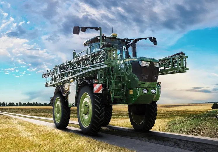 <em class="placeholder">Automoteur de pulvérisation John Deere équipé de pneumatiques BKT Agrimax Spargo SB. </em>