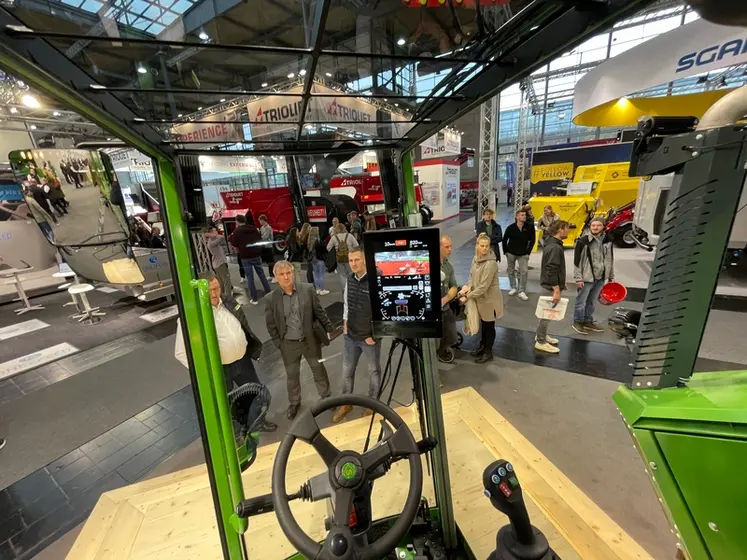 <em class="placeholder">Mélangeuse automotrice Straumann Primus 600 équipée de la nouvelle cabine Smart Feed Cab</em>