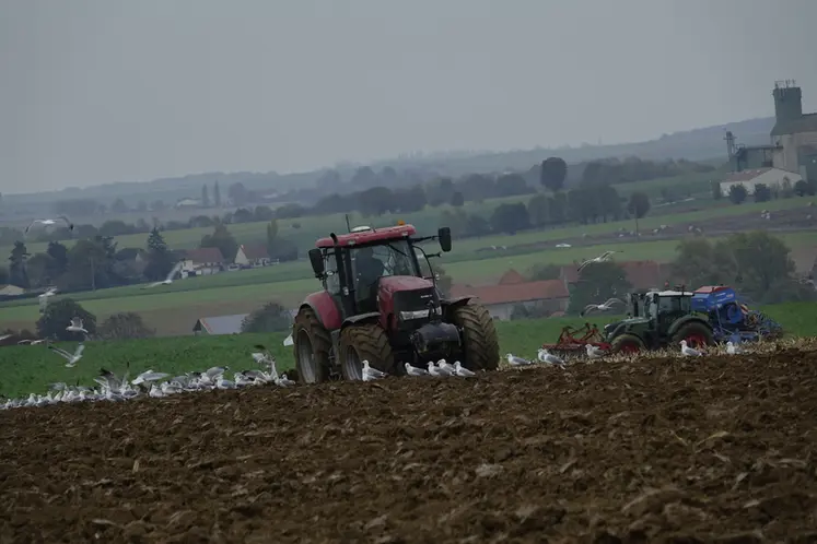 <em class="placeholder">Tracteur Case IH au labour.</em>
