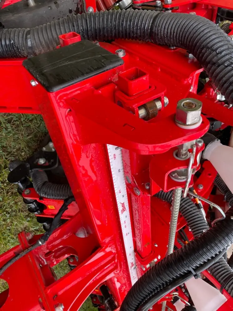 <em class="placeholder">Semoir monograine Sola Velox avec distribution Precision Planting</em>