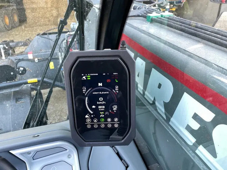 <em class="placeholder">Terminal tactile du chargeur télescopique Faresin</em>