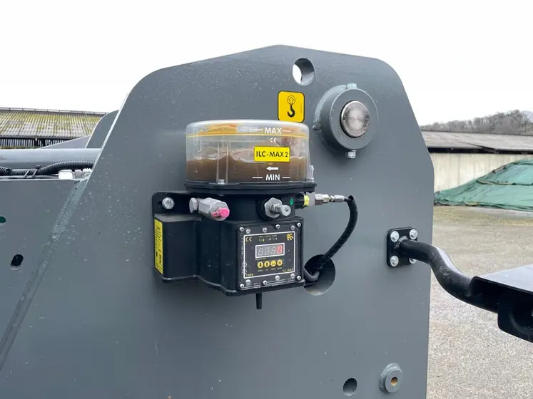 <em class="placeholder">Centrale de graissage automatique du chargeur télescopique Faresin</em>