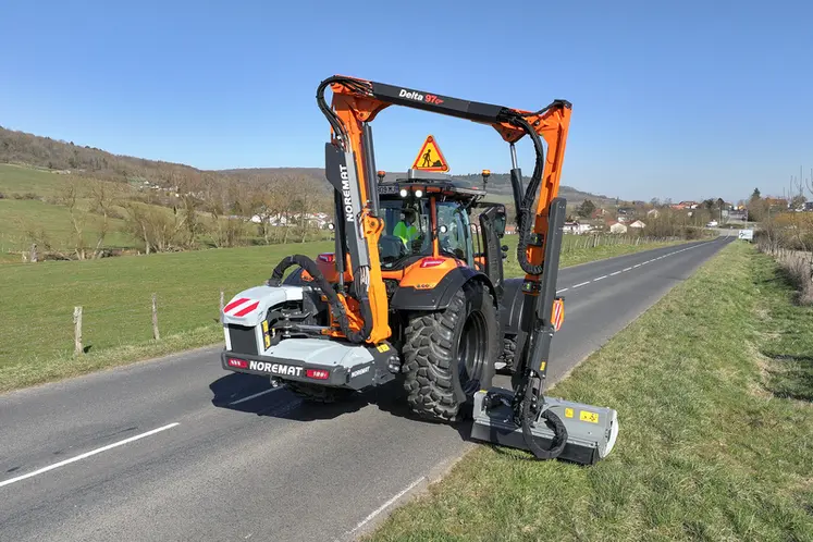<em class="placeholder">Épareuse Noremat Delta T97 attelée sur un tracteur Valtra</em>