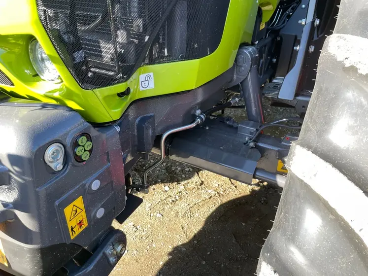 <em class="placeholder">Pont avant suspendu du tracteur Claas Arion 660 CMatic.</em>